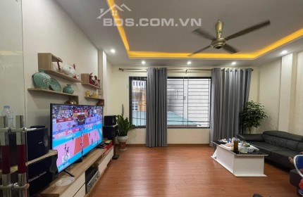 cần bán căn nhà 52m2.mặt tiền 4,6m.5 tầng dân xây mới.giá 5,6 ti.đường nguyễn văn cừ